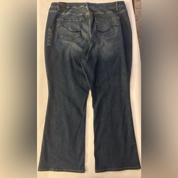 NWT Lane Bryant Mid Rise Boot Cut Jean - Size 24‎ Regular - Picture 2 of 5